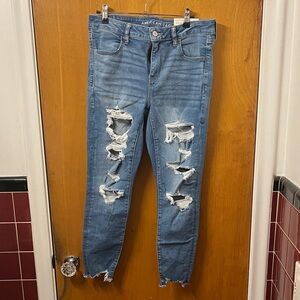 American Eagle Outfitters Light Blue Ripped Women's Cropped Jeans